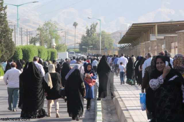 شکوه قنوت شکر و نماز عیدفطر در ورزشگاه پدخندق گچساران +تصاویر